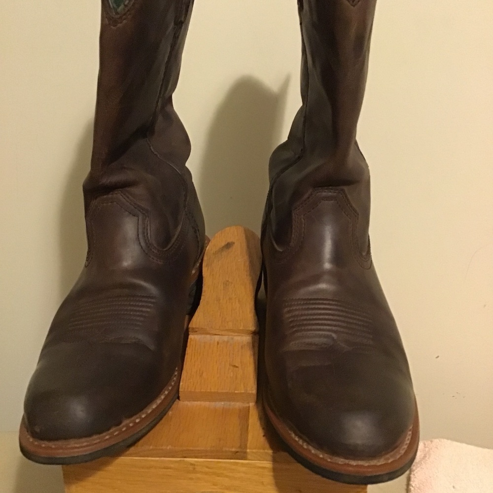 🔥🔥SALE! JOHN DEERE 🦌 great condition like new minor scuffs, size 12M🔥🔥